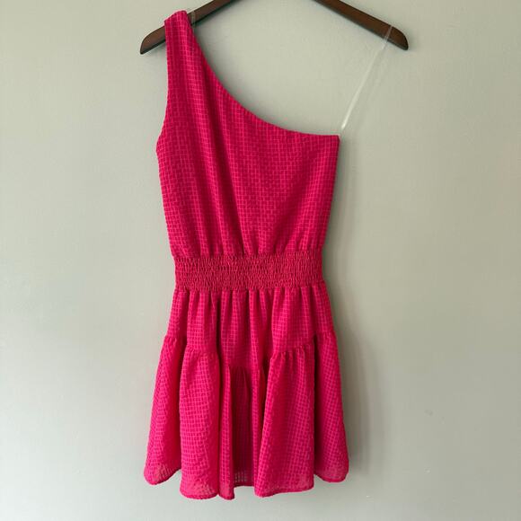 Lush Hot Pink One Shoulder Smocked Waist‎ Tiered Mini Dress Sz XS Barbie Y2K - Picture 4 of 12